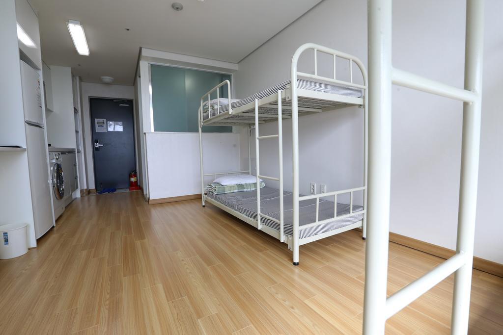 Hostel Phil House Guri Zimmer foto
