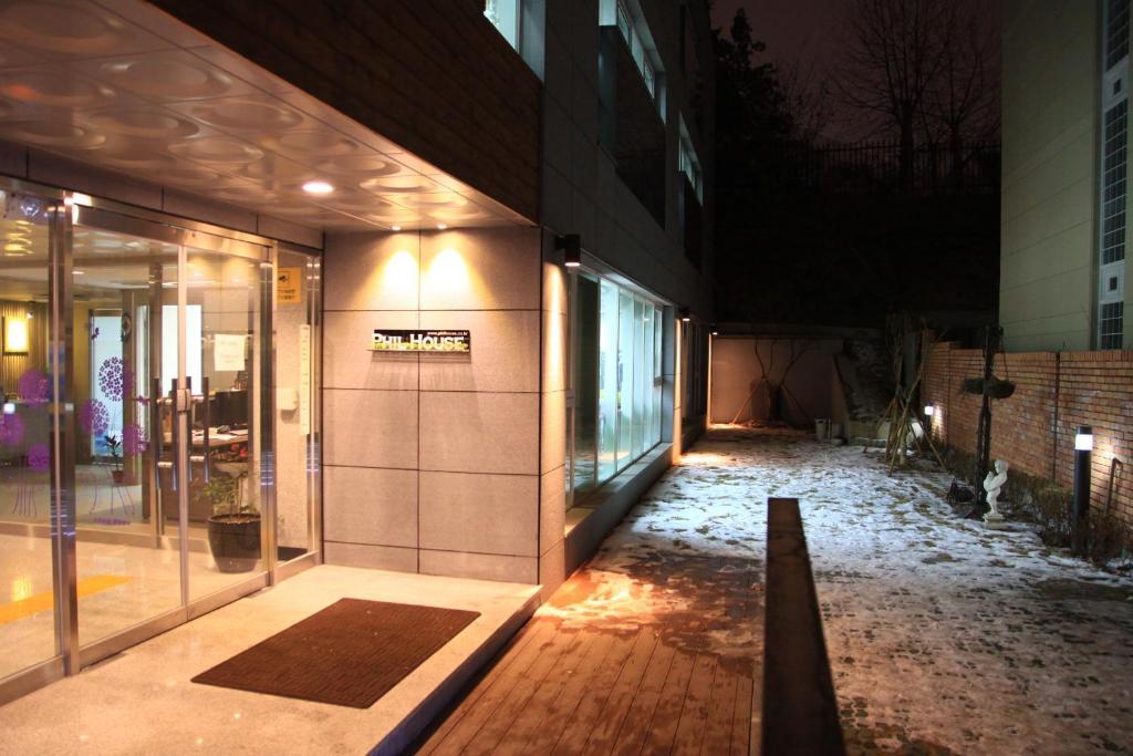 Hostel Phil House Guri Exterior foto